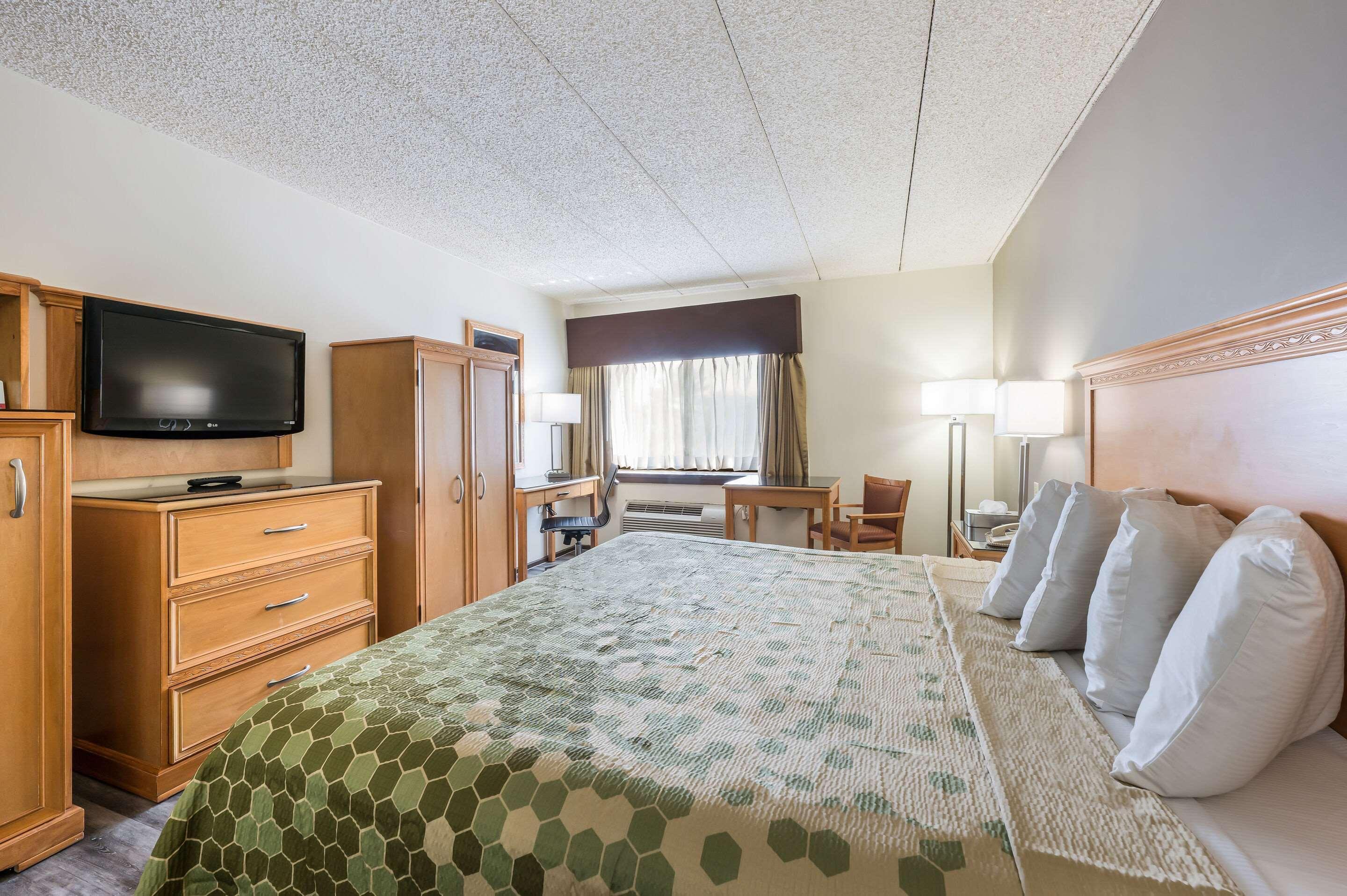Econo Lodge Quakertown Exterior photo