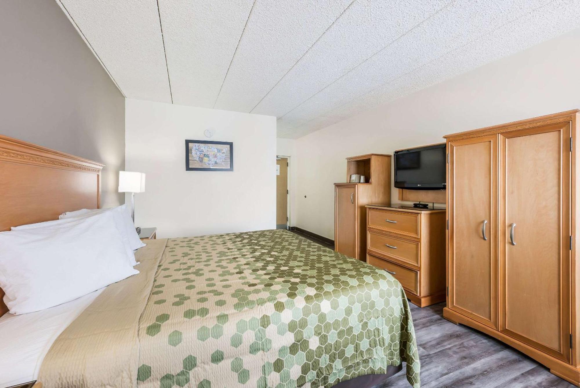 Econo Lodge Quakertown Exterior photo